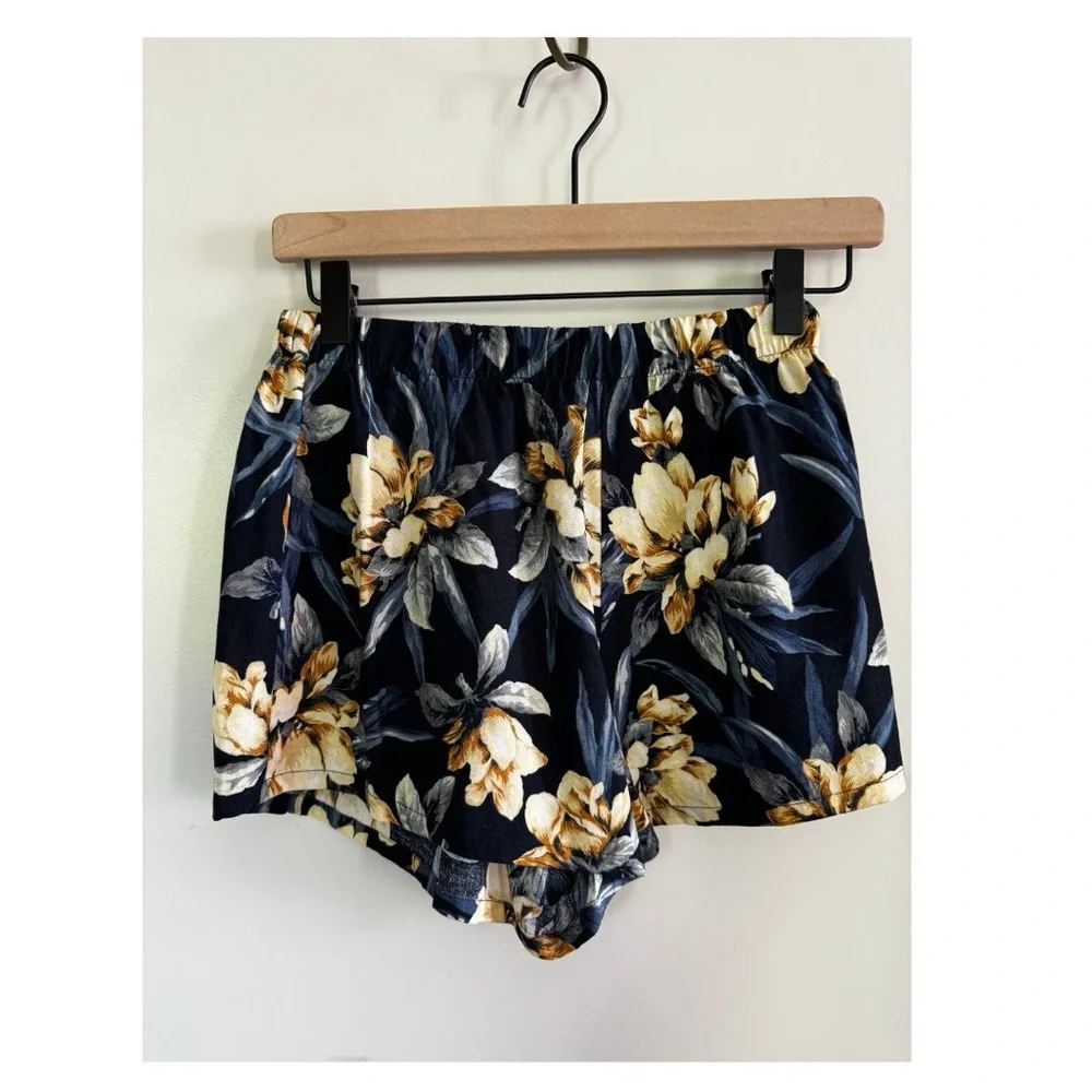 Reformation Hawaiian print two piece linen shorts set size XS